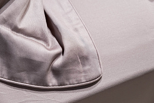 Простыня сатиновая на резинке 160х200х30см пудреная роза